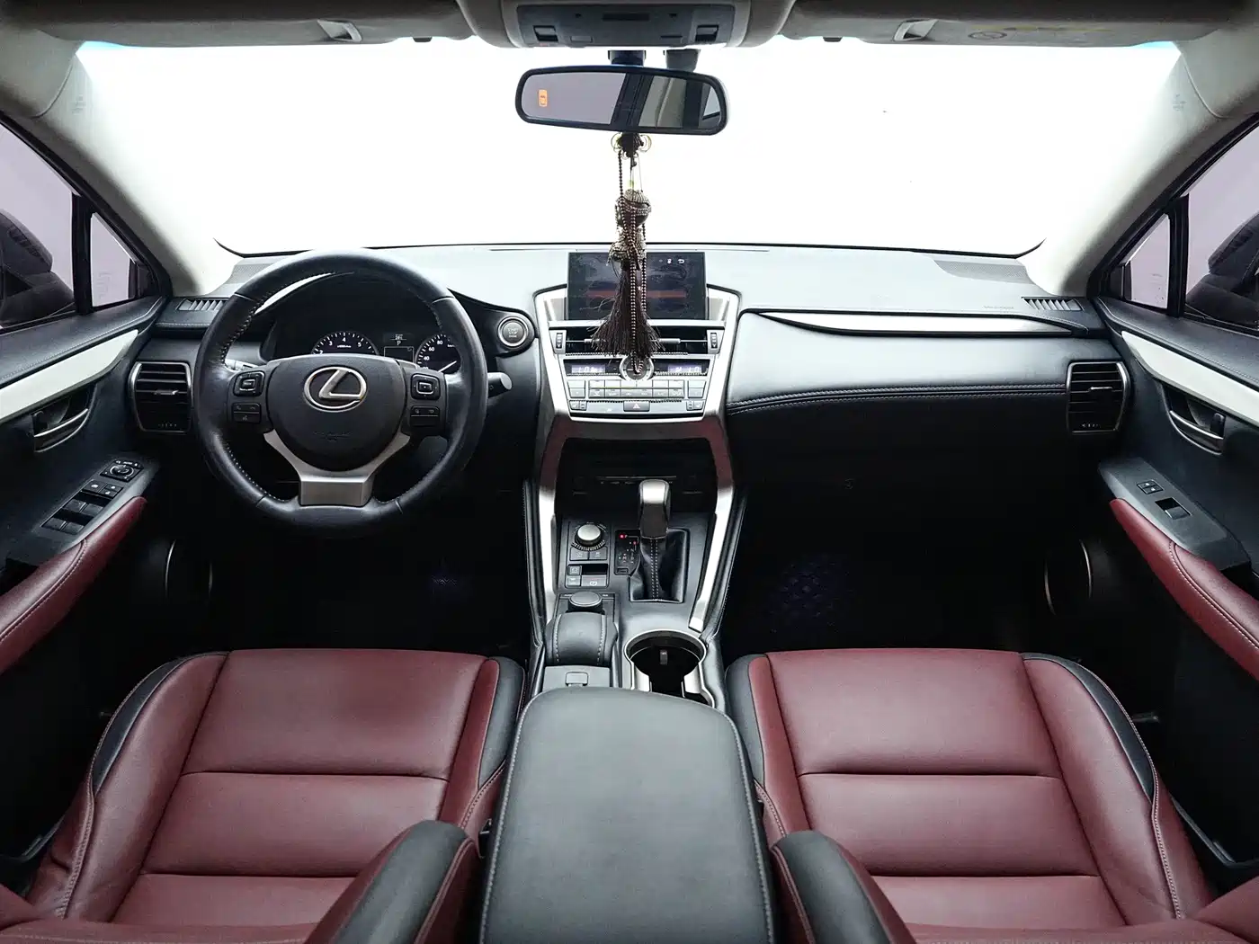 Фото 25 - Lexus NX