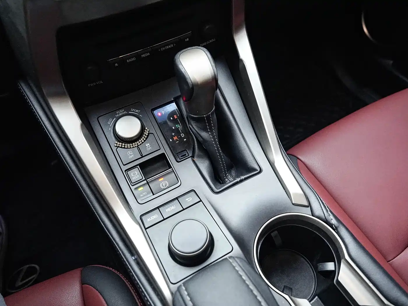 Фото 20 - Lexus NX