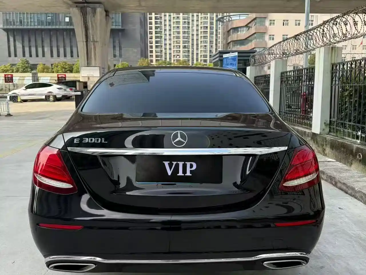 Mercedes-Benz E-Class 2020 E 300 L Sport Luxury Model фото 8