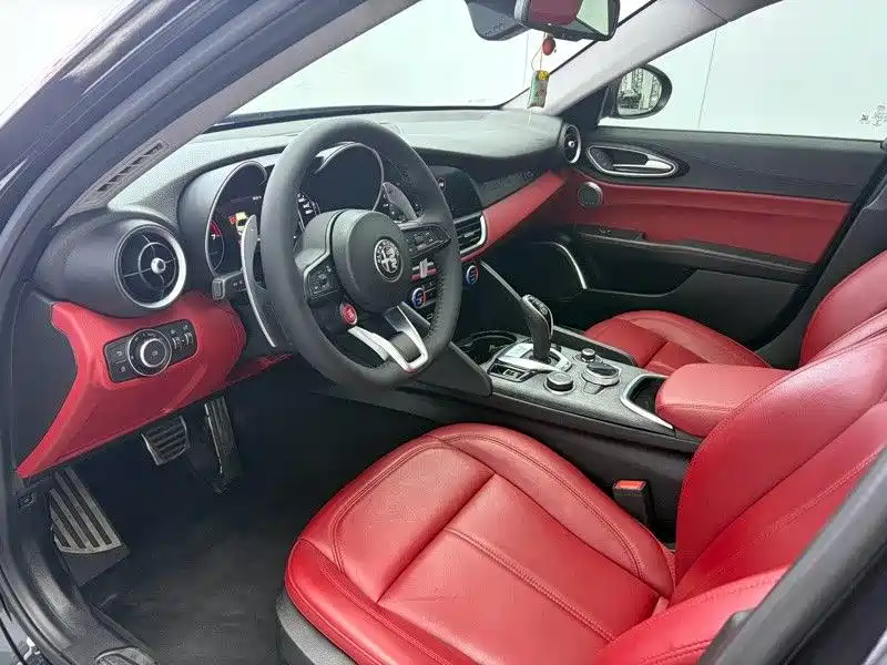 Фото 4 - Alfa Romeo Giulia
