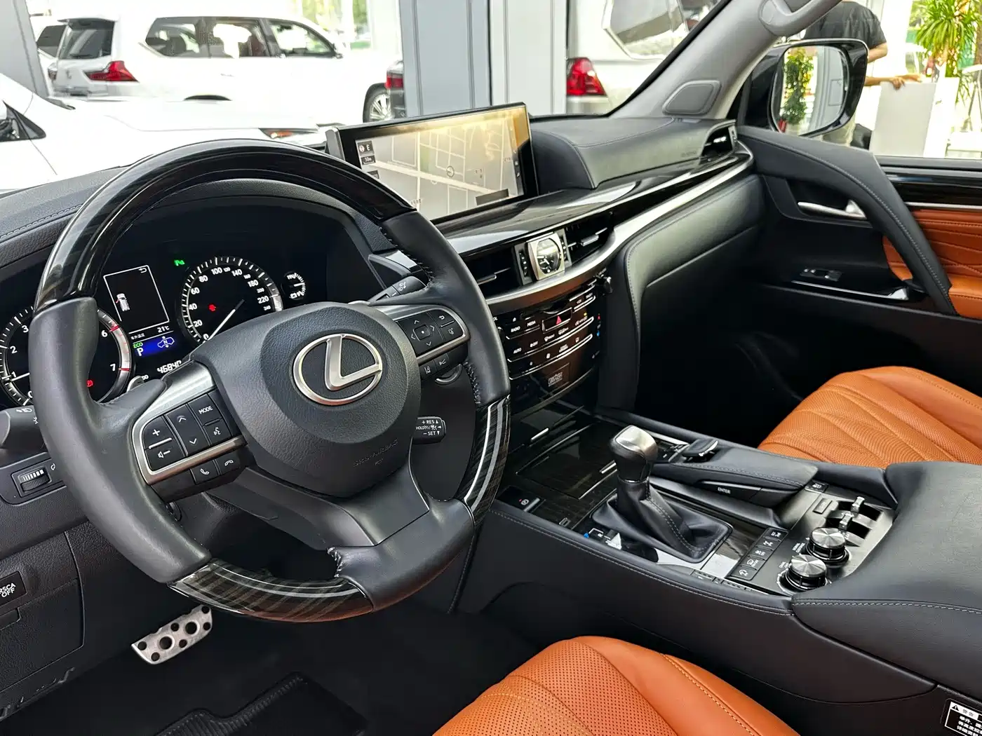 Фото 12 - Lexus LX