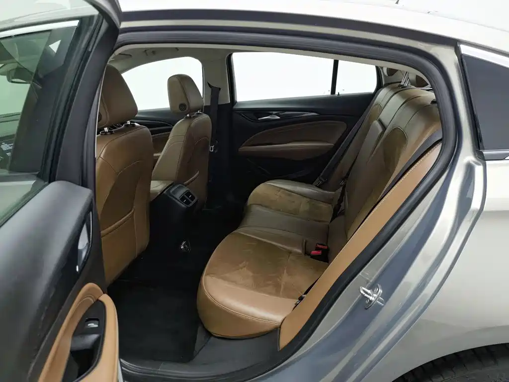 Photo 15 - Buick Regal