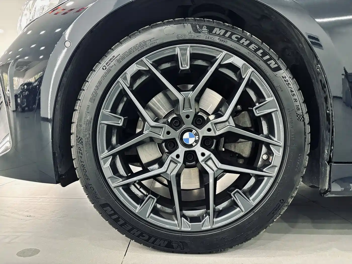 BMW 3 Series 2025 330Li M Sport Night Edition фото 8
