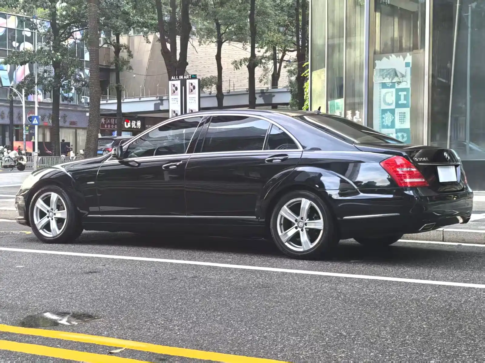 Photo 25 - Mercedes-Benz S-Class