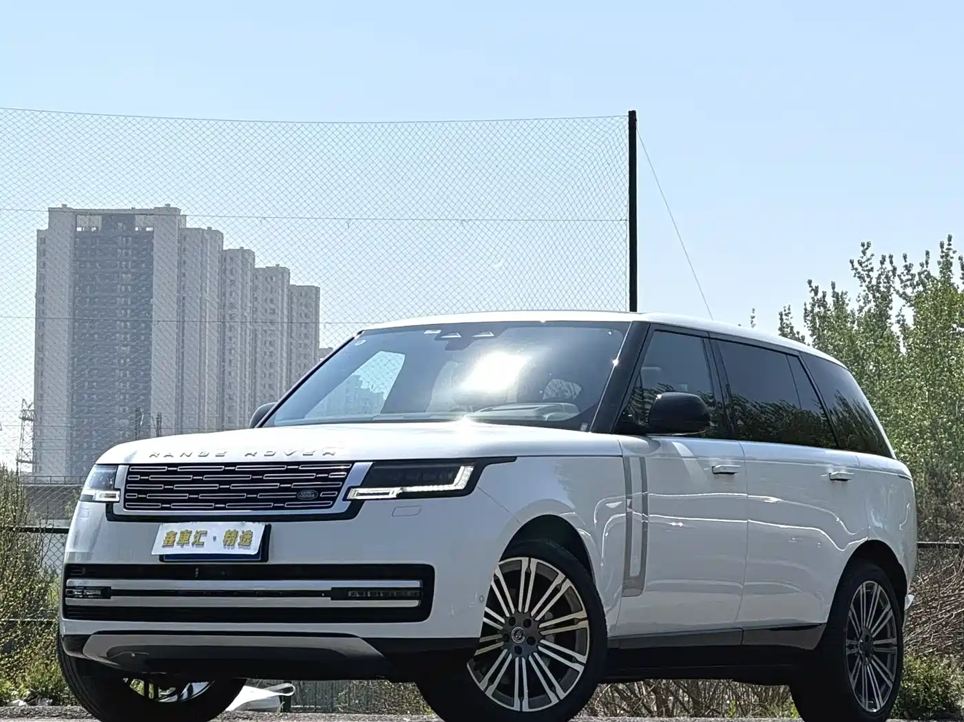 Land Rover Range Rover 2024 3.0 L6 400PS Genesis Extended фото 3