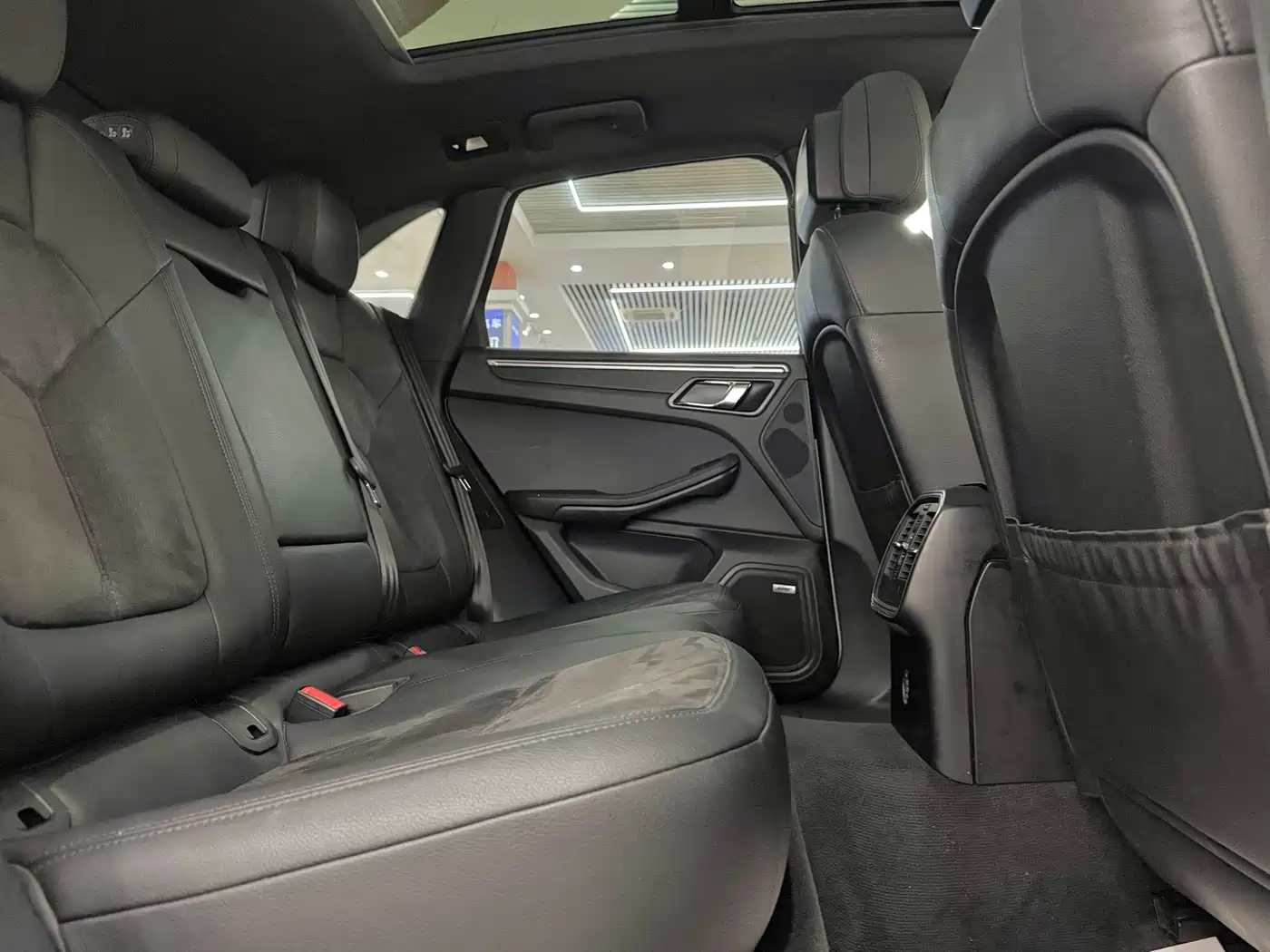 Porsche Macan 2017 Macan 2.0T фото 11