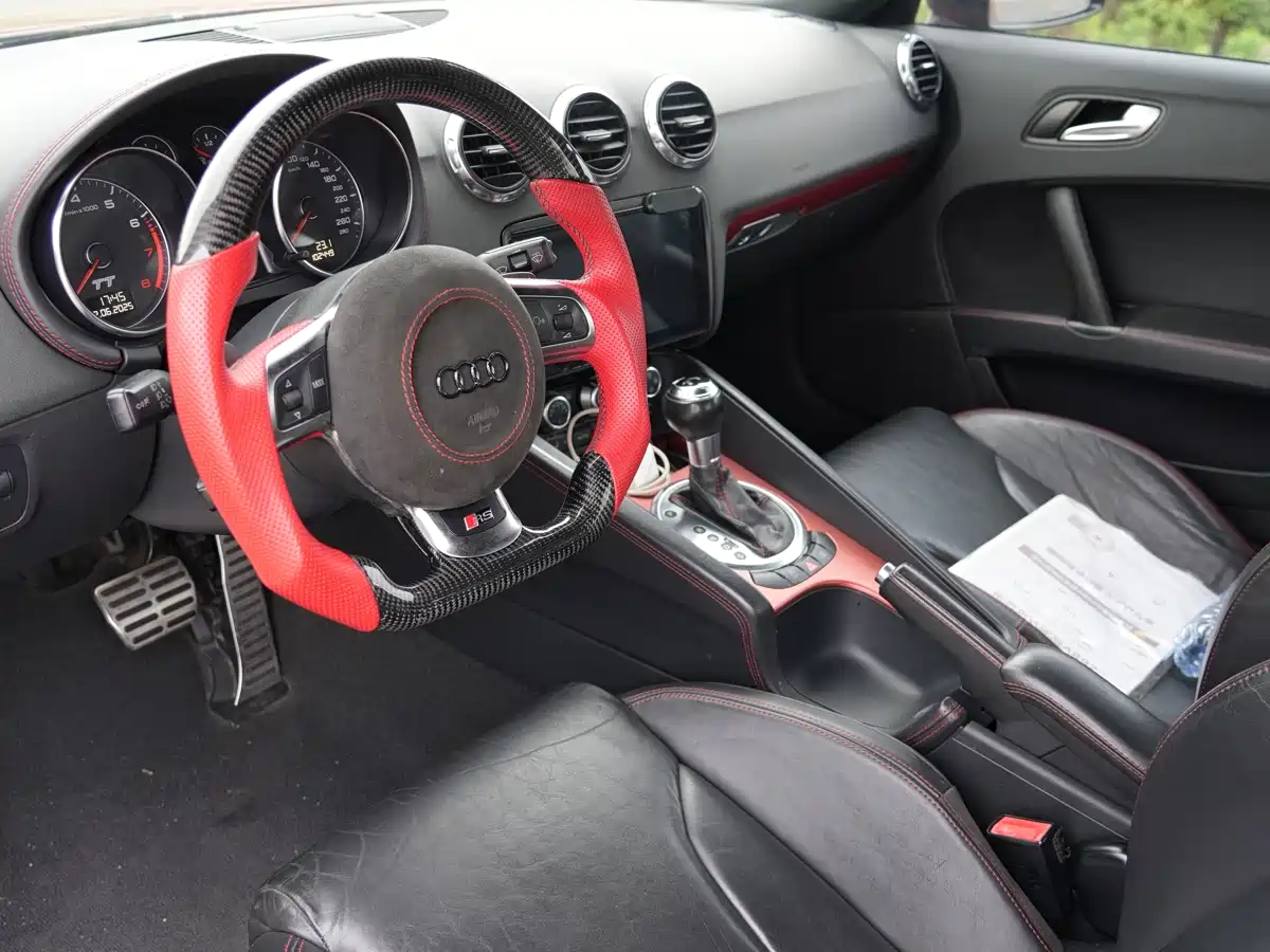 Audi TT 2011 TT Coupe 2.0TFSI фото 4