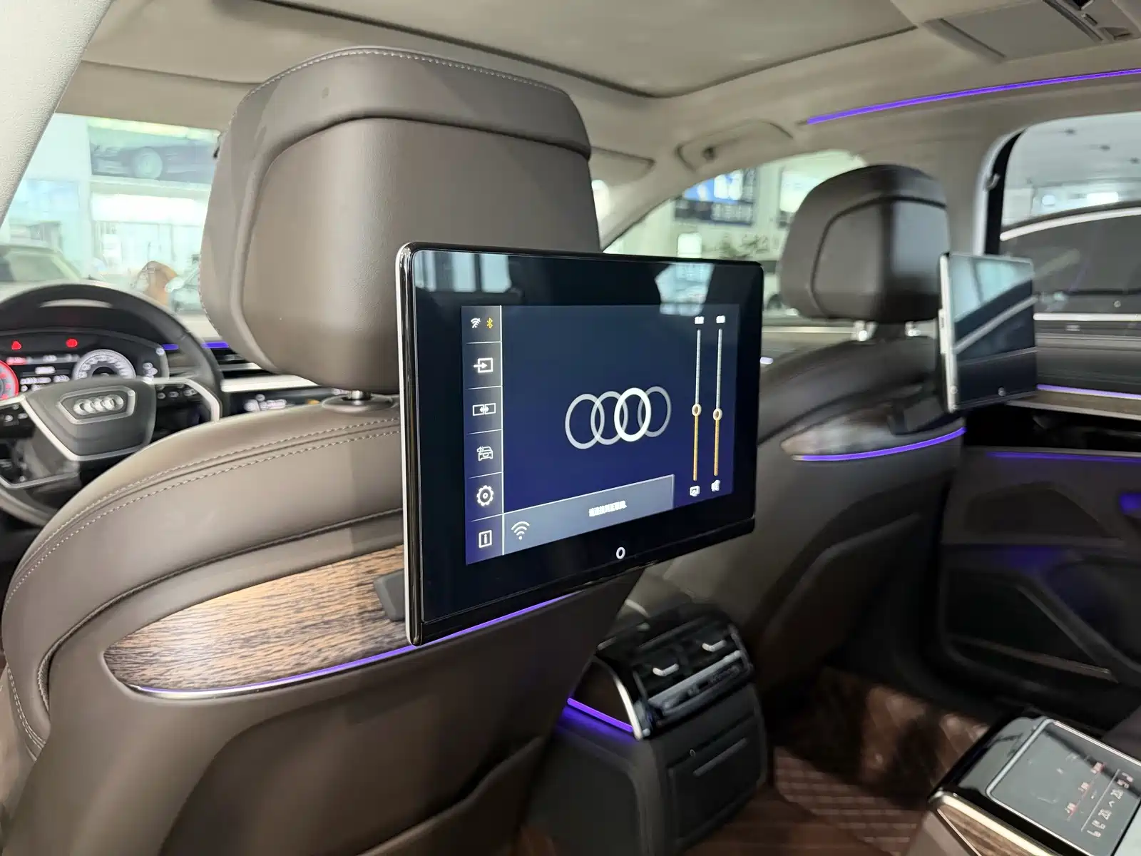 Фото 12 - Audi A8