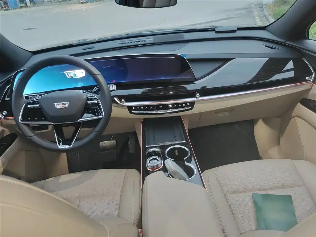 Cadillac XT5 2025 2.0T Luxury фото 5