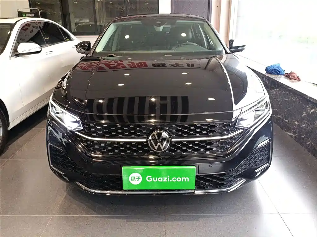 Volkswagen Passat 2023 330TSI Starlight Luxury Edition фото 3