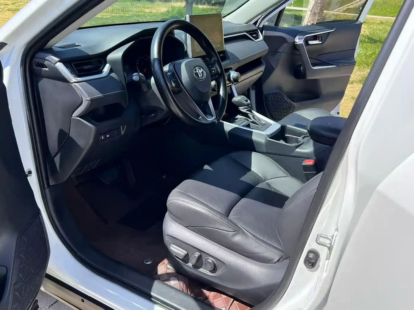 Toyota Wildlander 2021 2.0L CVT 4WD Luxury Edition фото 9