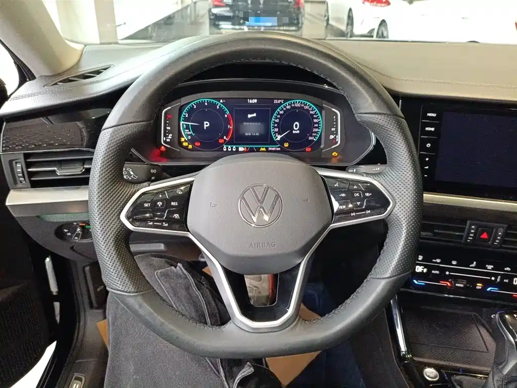 Volkswagen Passat 2023 330TSI Starlight Luxury Edition фото 7