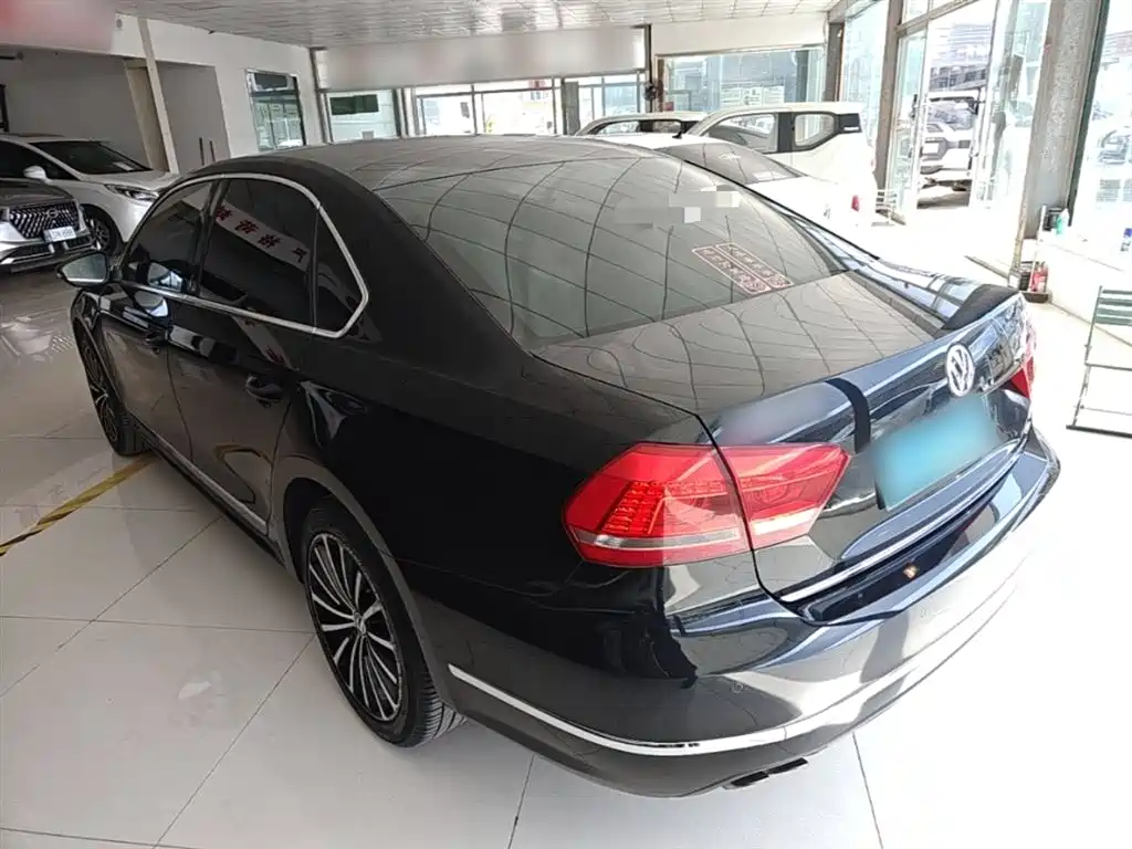Volkswagen Passat 2015 1.8TSI DSG Prestige Edition фото 5