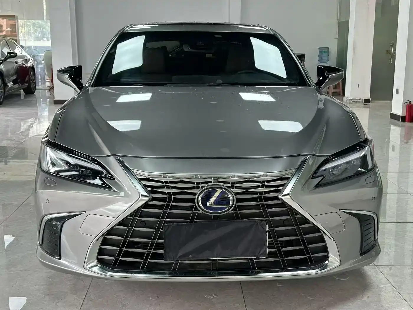 Lexus ES 2025 300h Ultimate Edition фото 2