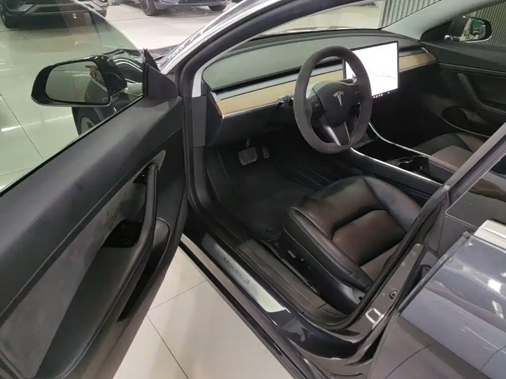 Фото 16 - Tesla Model 3