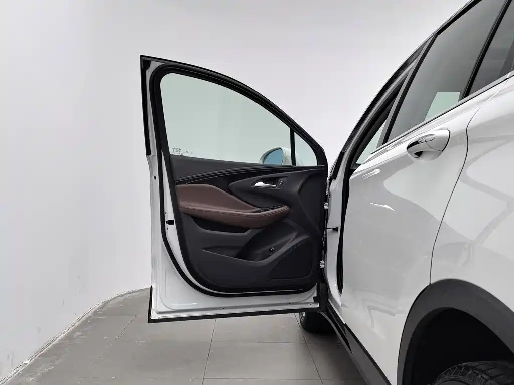 Photo 8 - Buick Envision Plus