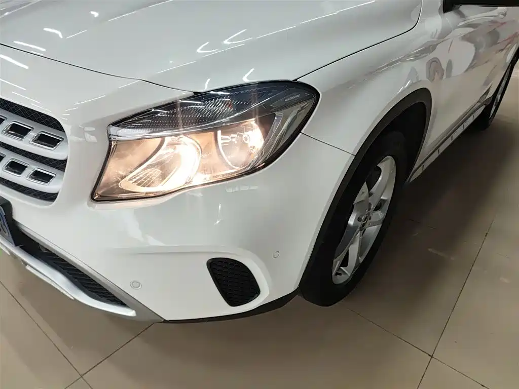 Mercedes-Benz GLA 2018 GLA 200 Dynamic фото 18