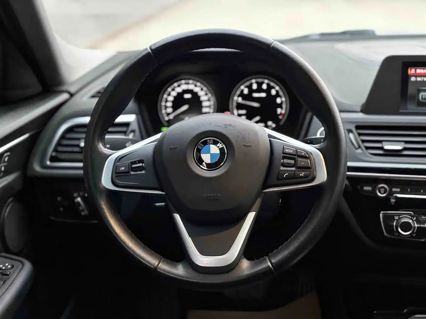 BMW 1 Series 2018 118i Sport Edition фото 13