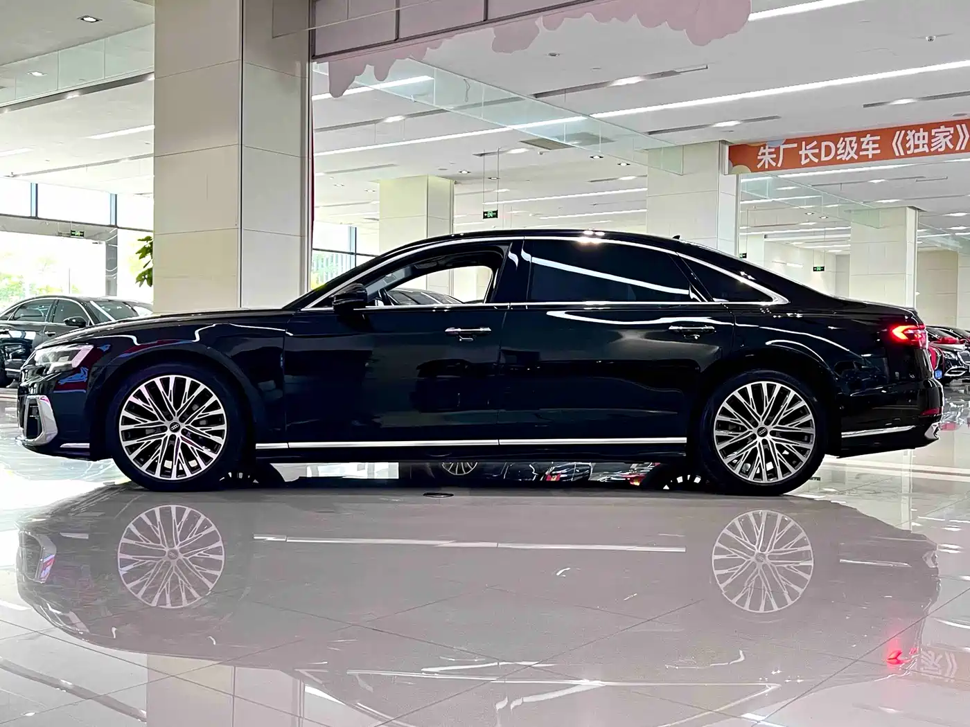 Audi A8 2023 A8L 50 TFSI quattro Premium фото 3