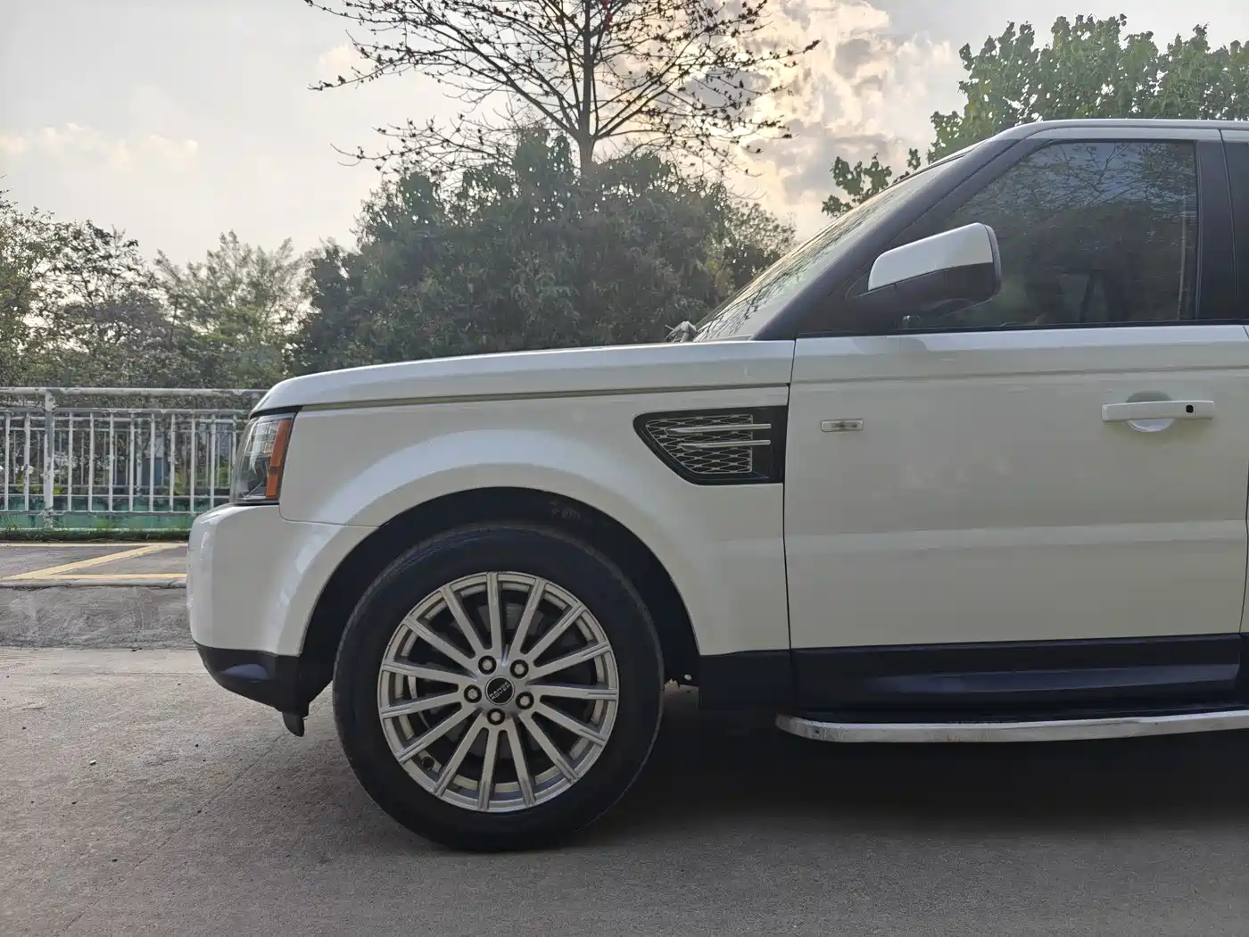 Land Rover Range Rover Sport 2011 3.0 TDV6 Diesel фото 3