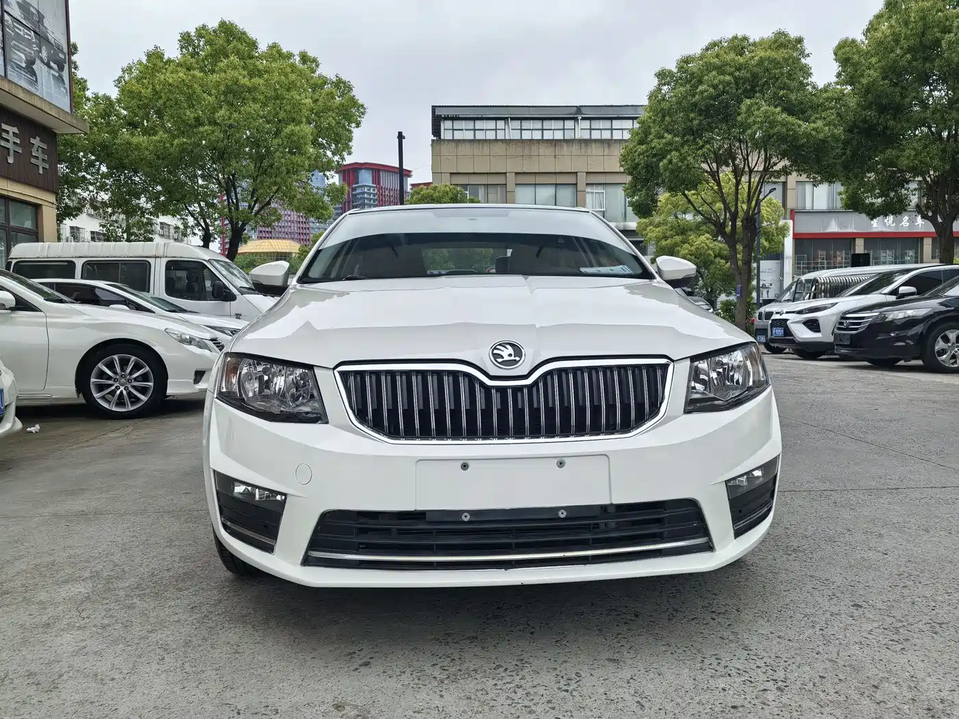 Škoda Octavia 2017 1.6L Automatic Smart Edition фото 2