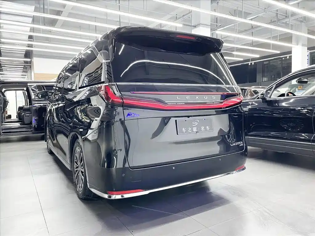 Lexus LM 2023 350h 7-Seater Elegance Edition фото 4