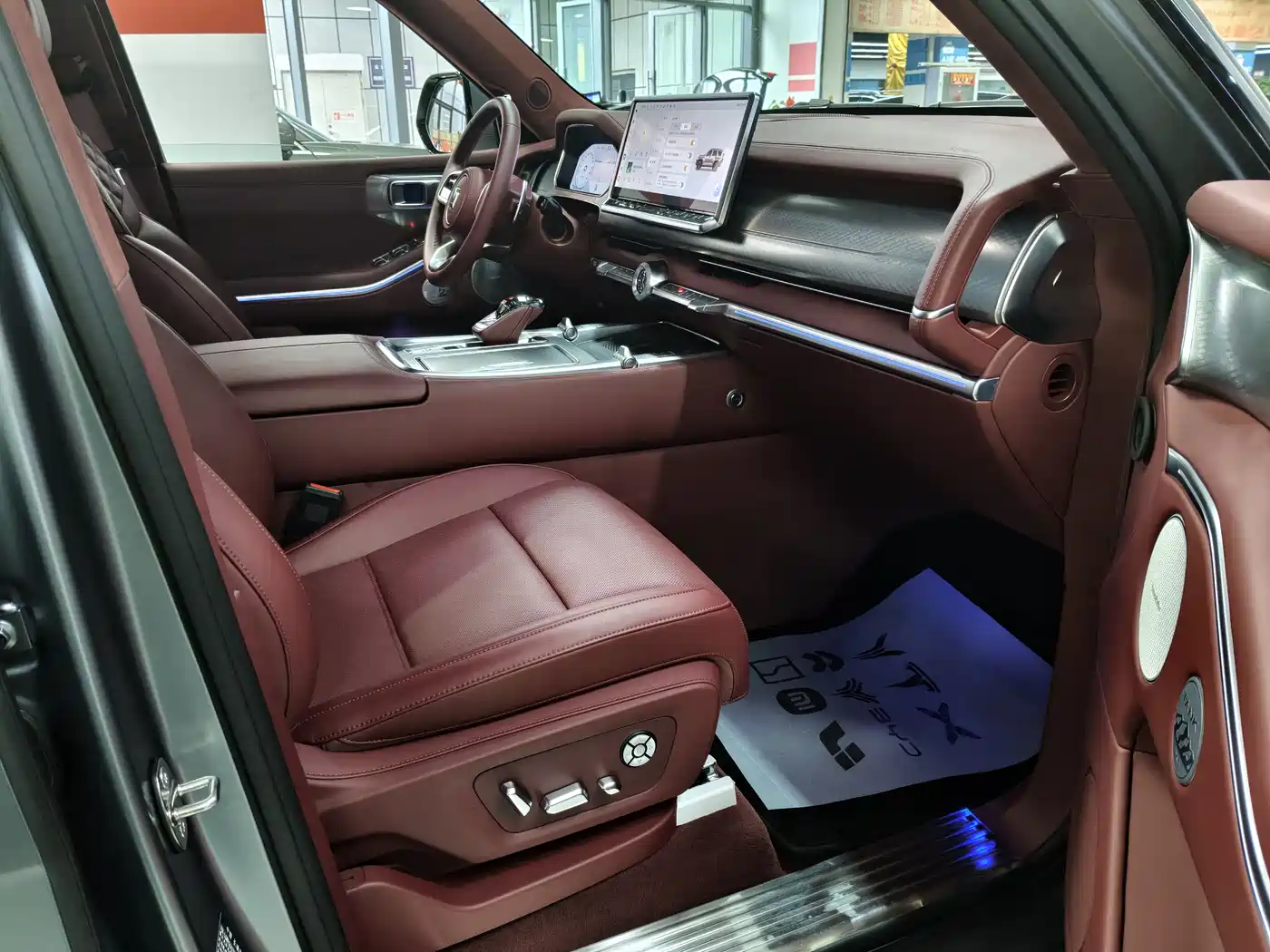 TANK TANK 700 NEW ENERGY