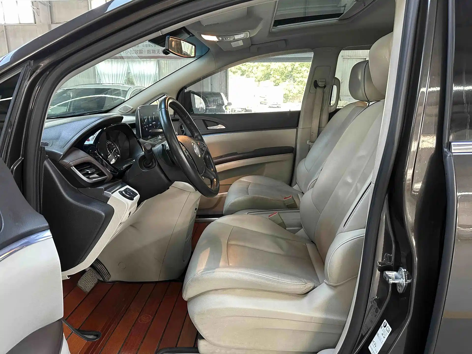 Фото 15 - Buick GL8