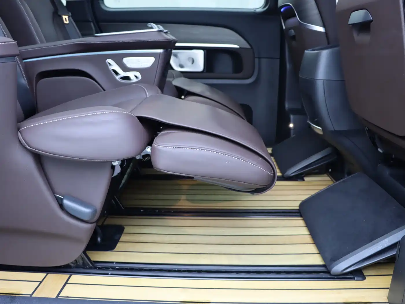 Mercedes-Benz V-Class 2025 2024 V 300 L Long Wheelbase Luxury Edition