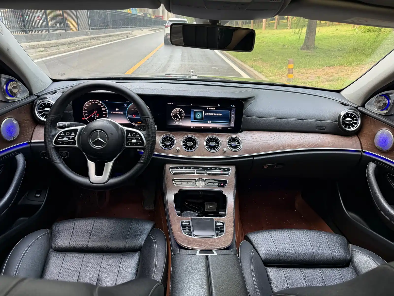 Photo 9 - Mercedes-Benz E-Class