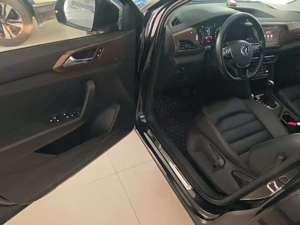VOLKSWAGEN TUYUE