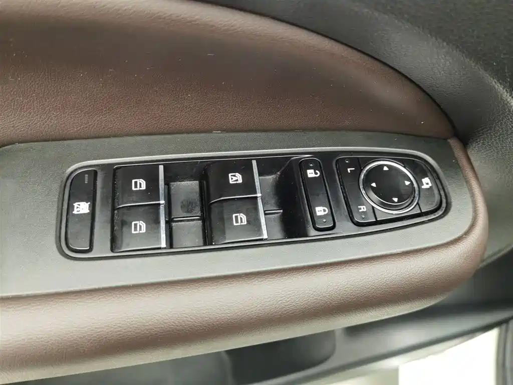 GAC Trumpchi Trumpchi M6 2019 270T Automatic Premium Edition (7-Seater) China V фото 9