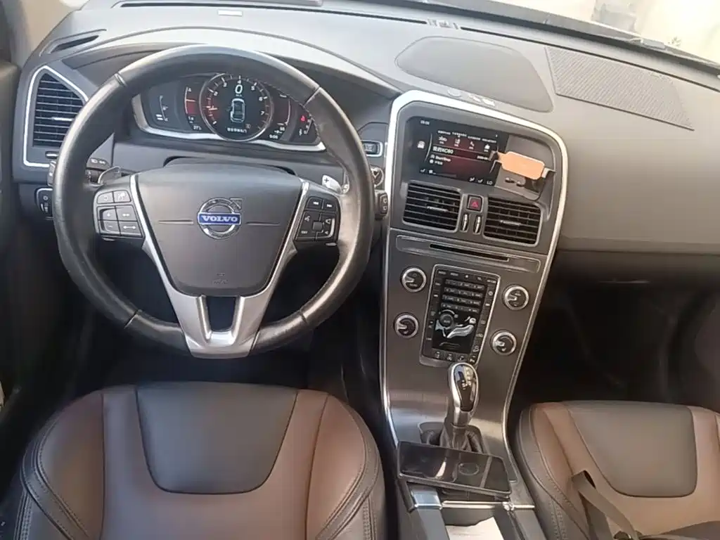 صورة 10 - Volvo XC60