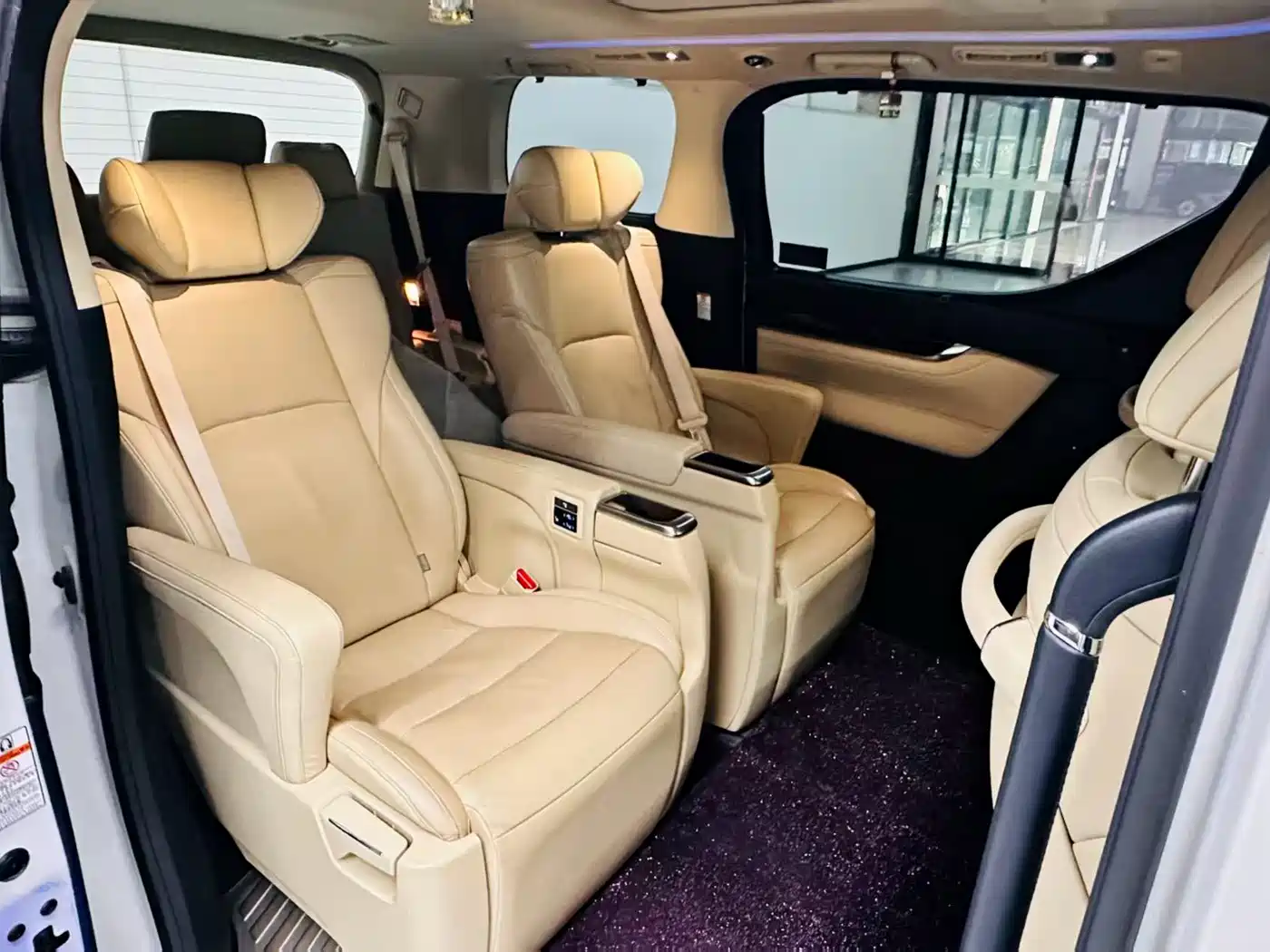 Toyota Alphard 2018 3.5L Luxury фото 15