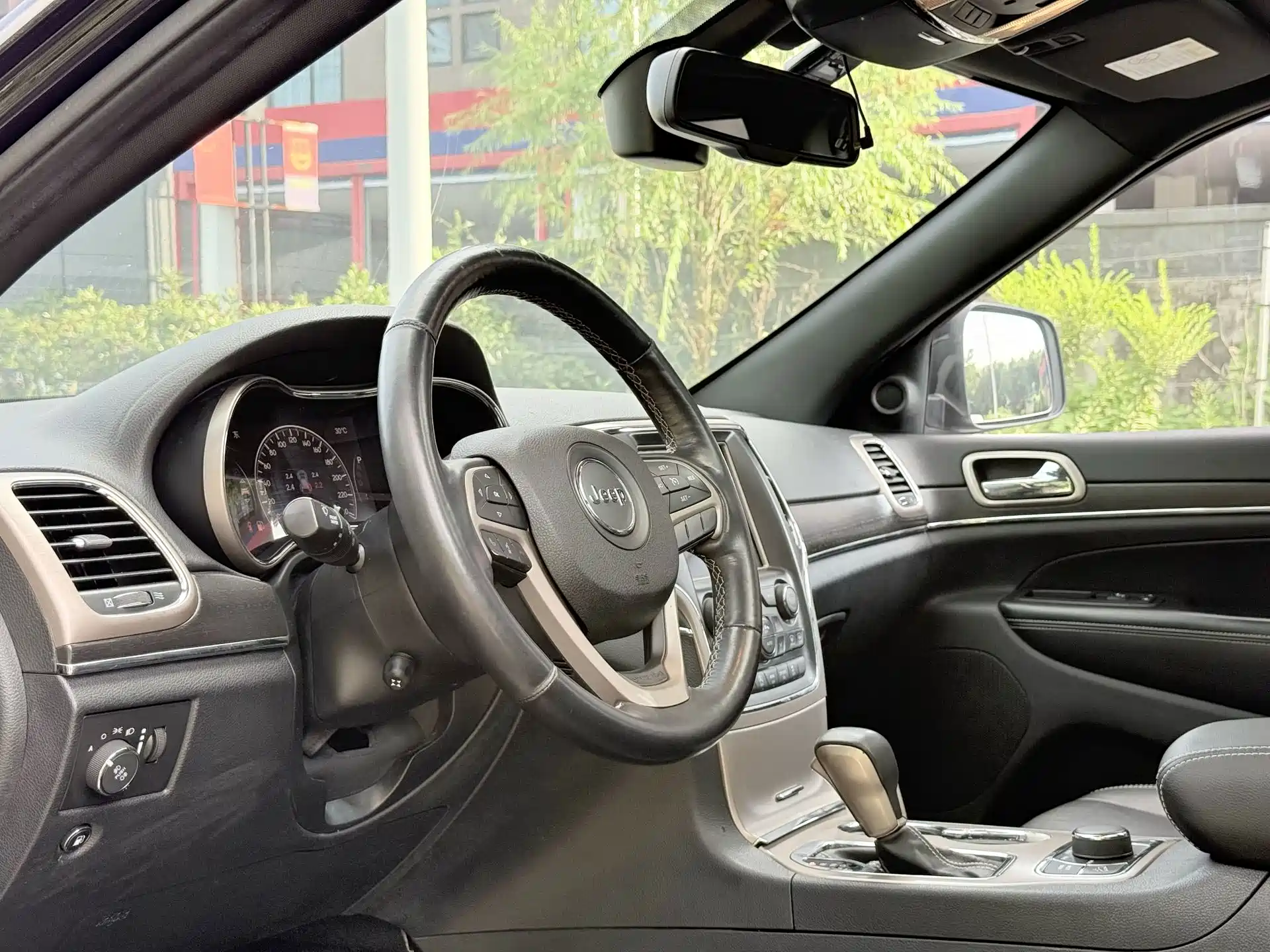 صورة 9 - Jeep Grand Cherokee (Import)