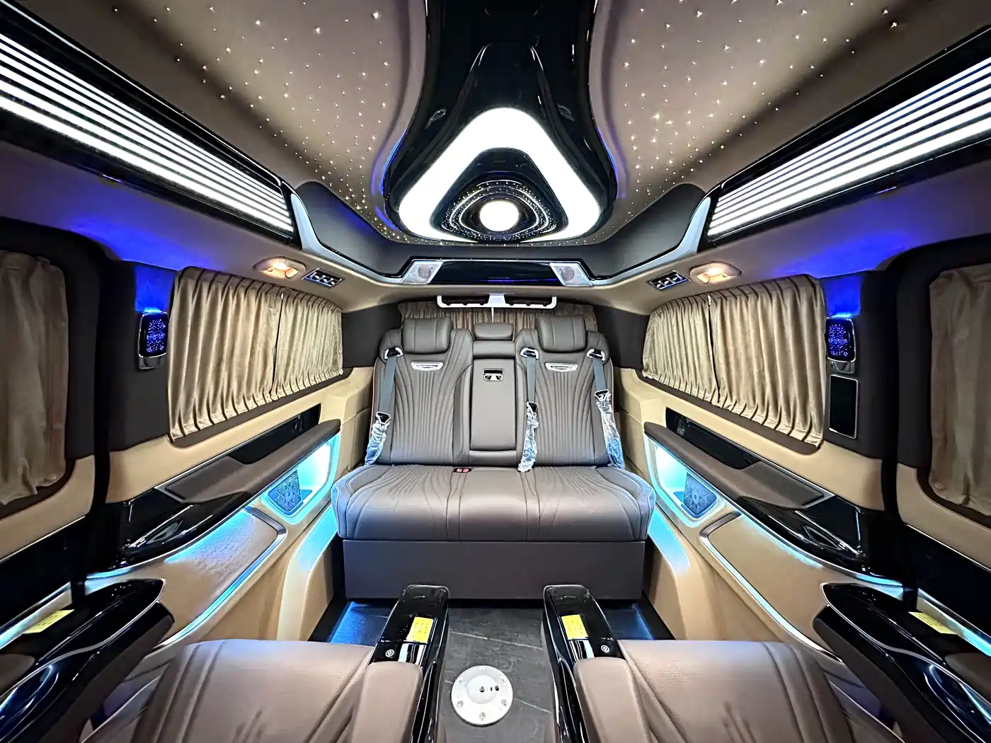 Mercedes-Benz V-Class 2024 V 300 L Long Wheelbase Premium фото 17