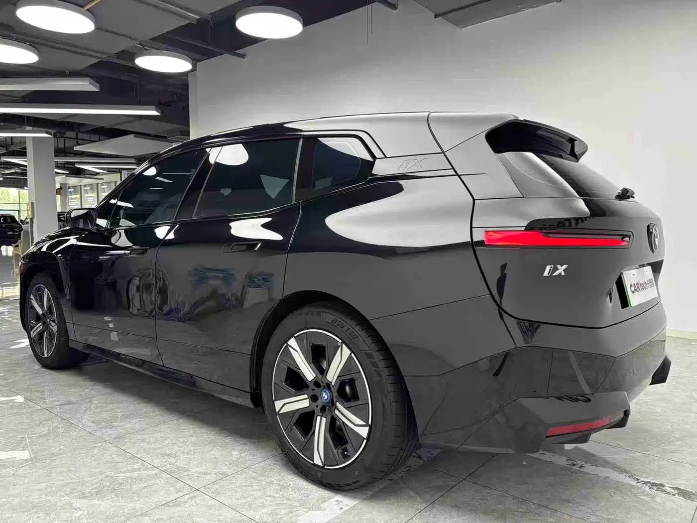 BMW iX 2023 xDrive40 фото 6
