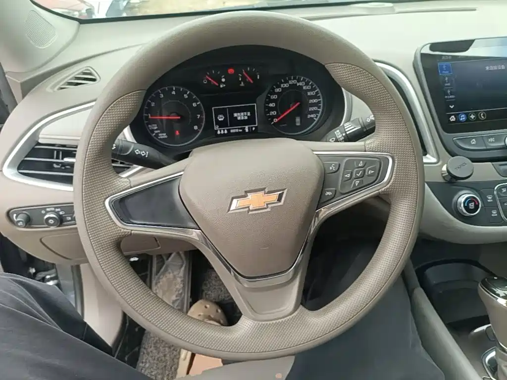 Photo 11 - Chevrolet Malibu XL