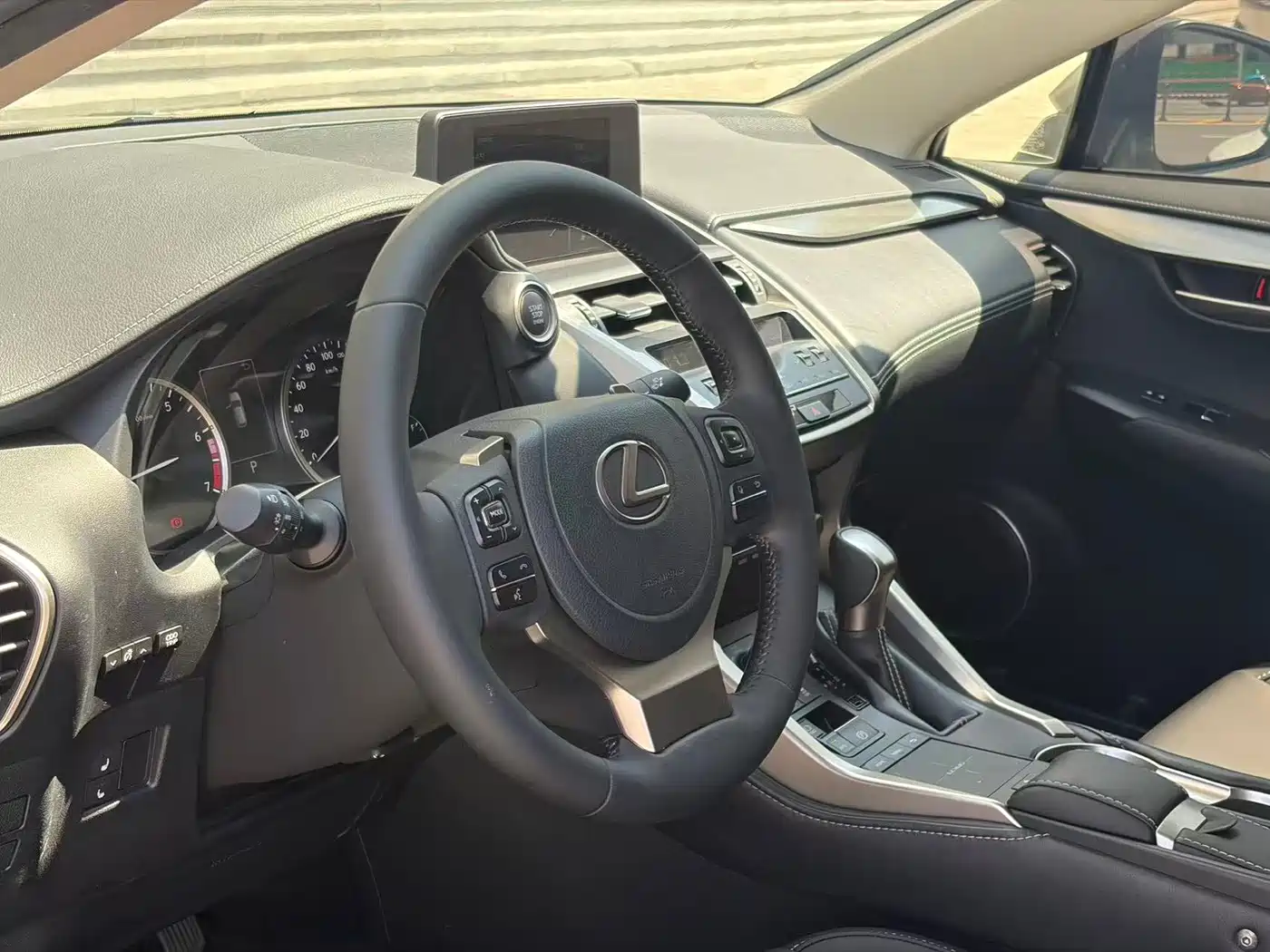 Фото 11 - Lexus NX