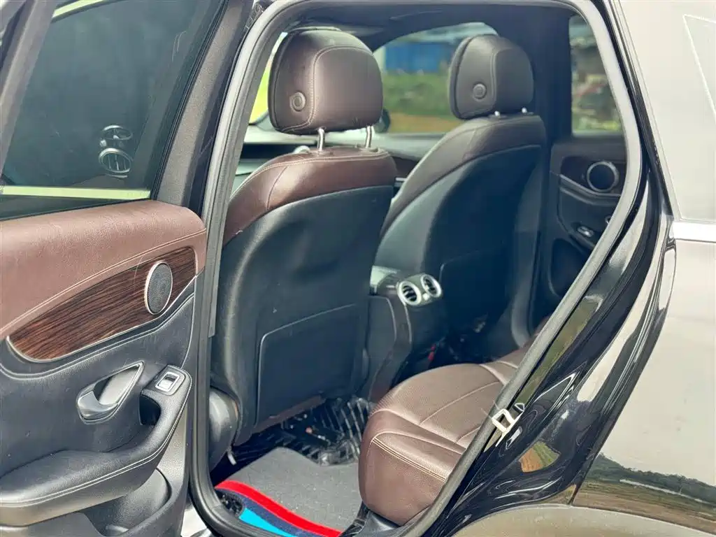Mercedes-Benz GLC 2018 Facelift GLC 260 4MATIC Luxury фото 9