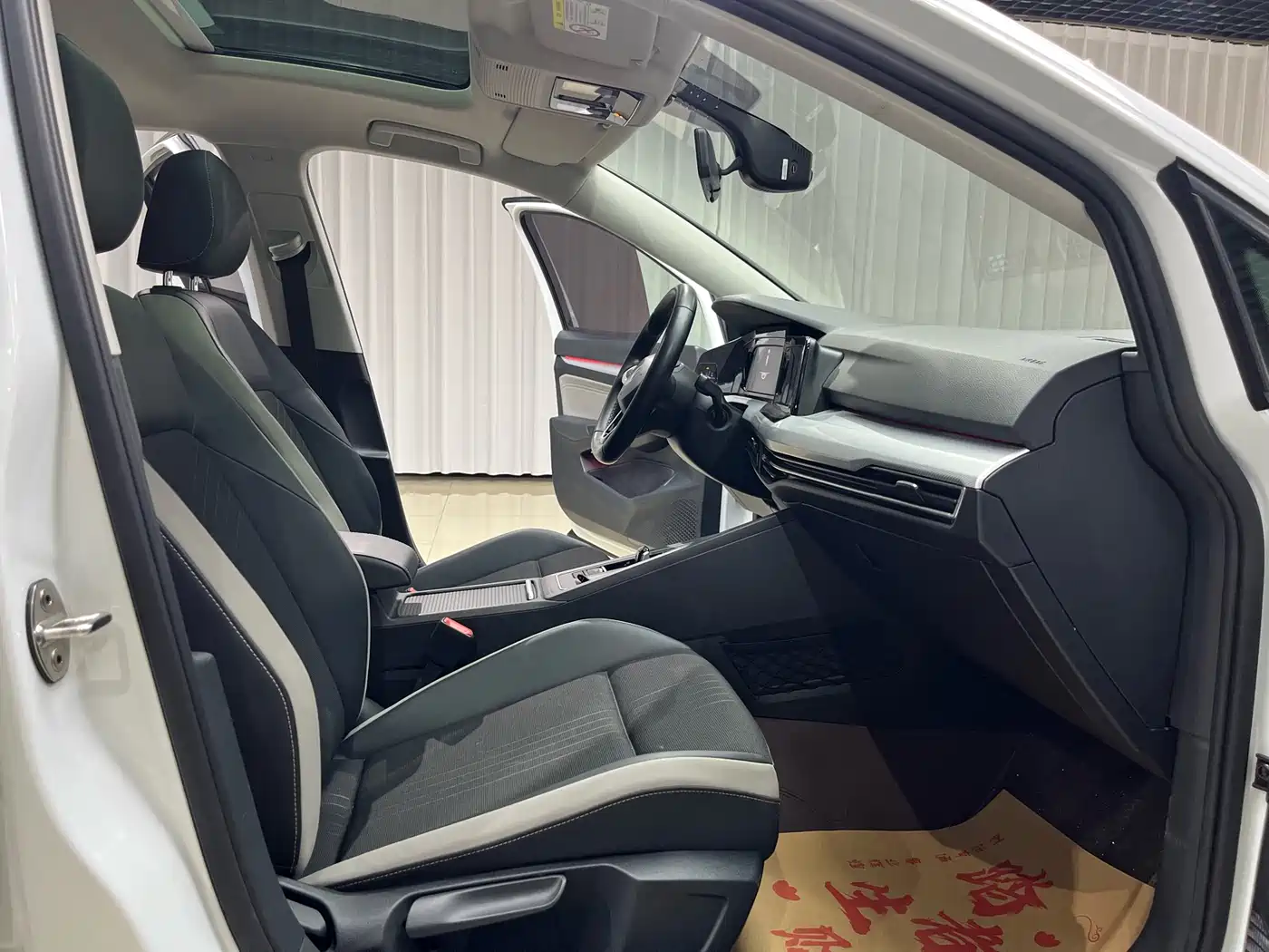 Volkswagen Golf 2021 280TSI DSG Pro Launch Edition фото 12