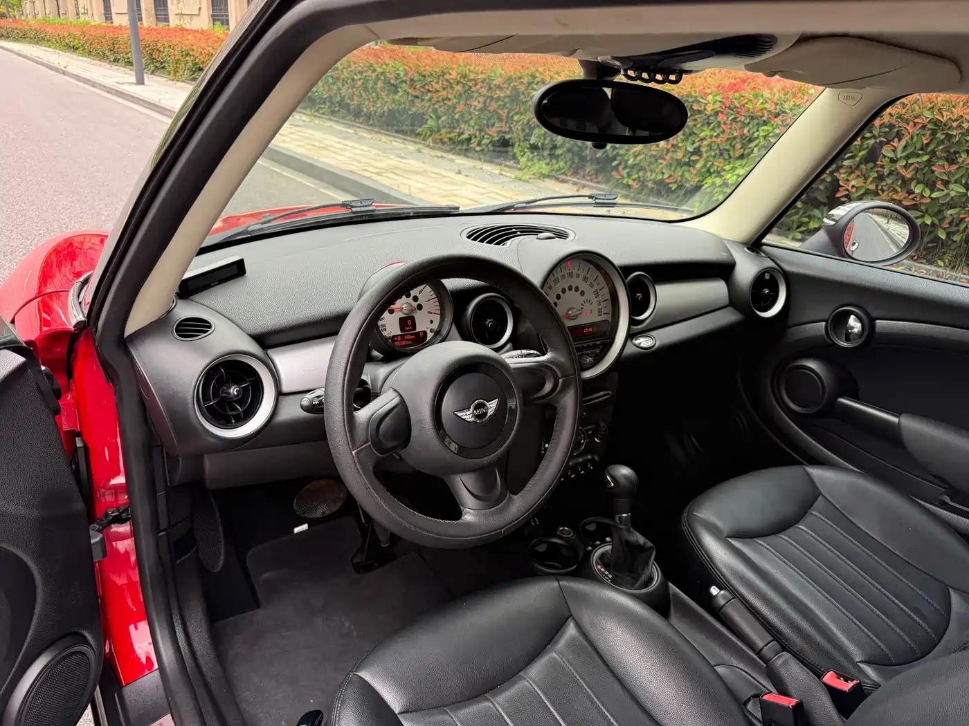 MINI MINI 2014 2013 1.6L ONE Limited Edition Second Version