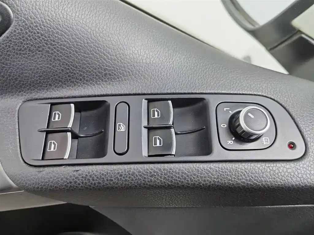 Volkswagen Tiguan 2012 1.8TSI Automatic 2WD Trend Edition фото 9