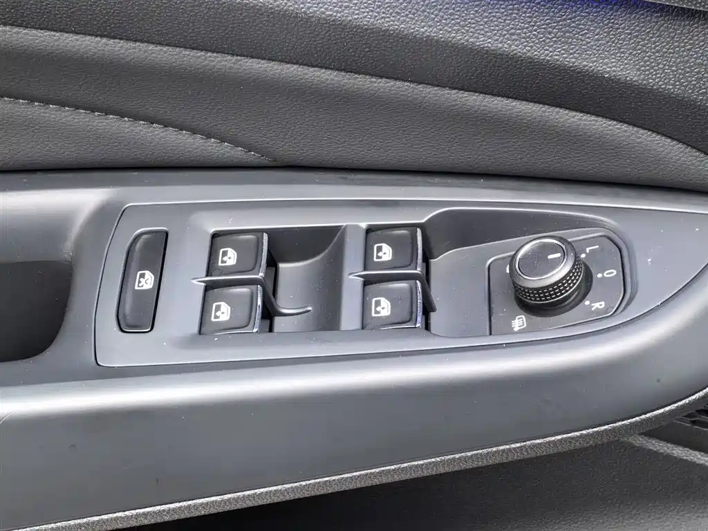 Volkswagen Passat 2023 330TSI Luxury Edition фото 9