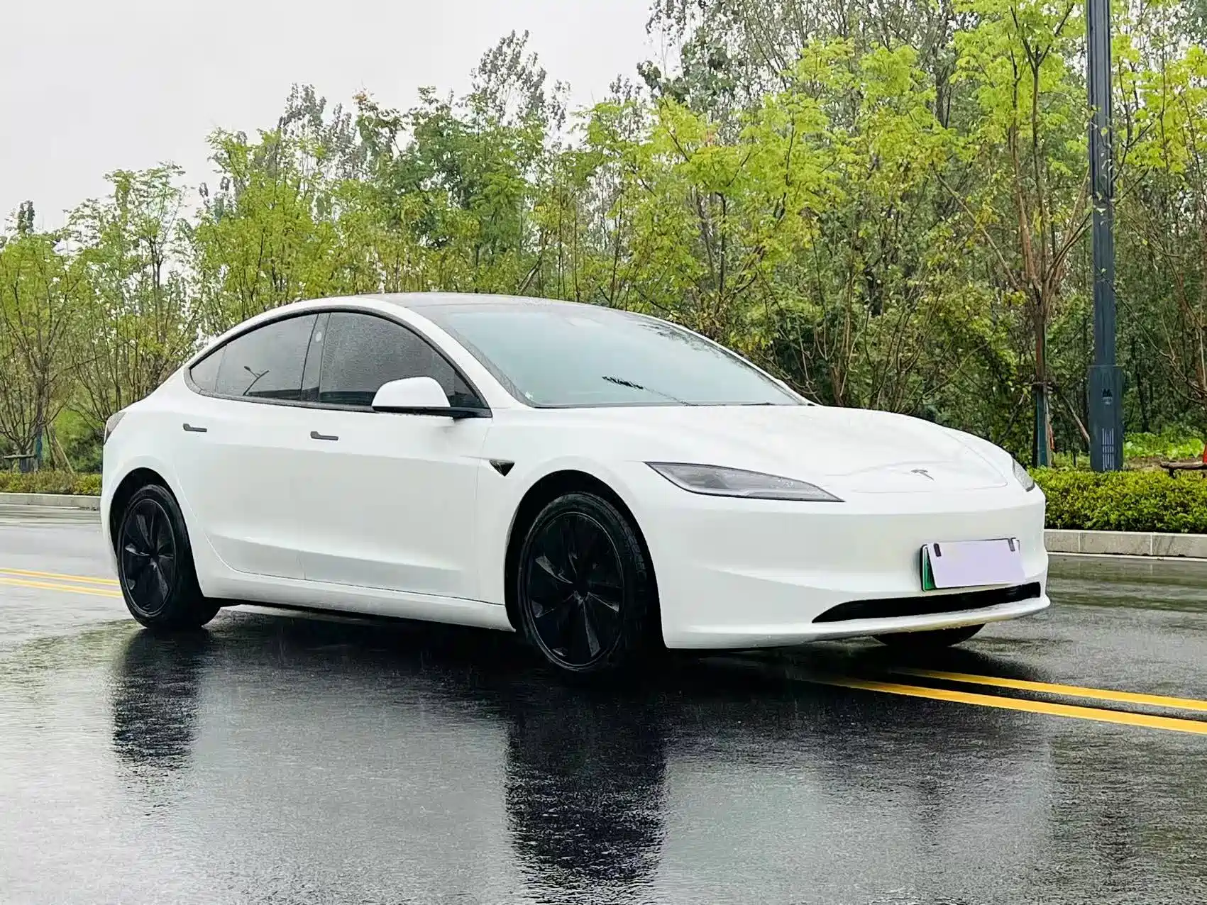 Фото 3 - Tesla Model 3