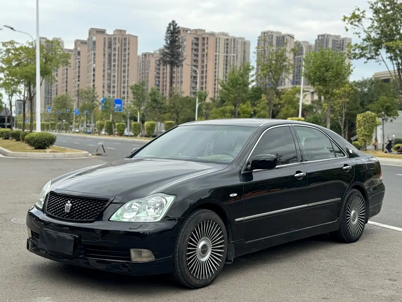 Toyota Crown 2005 Model 3.0L Royal Saloon