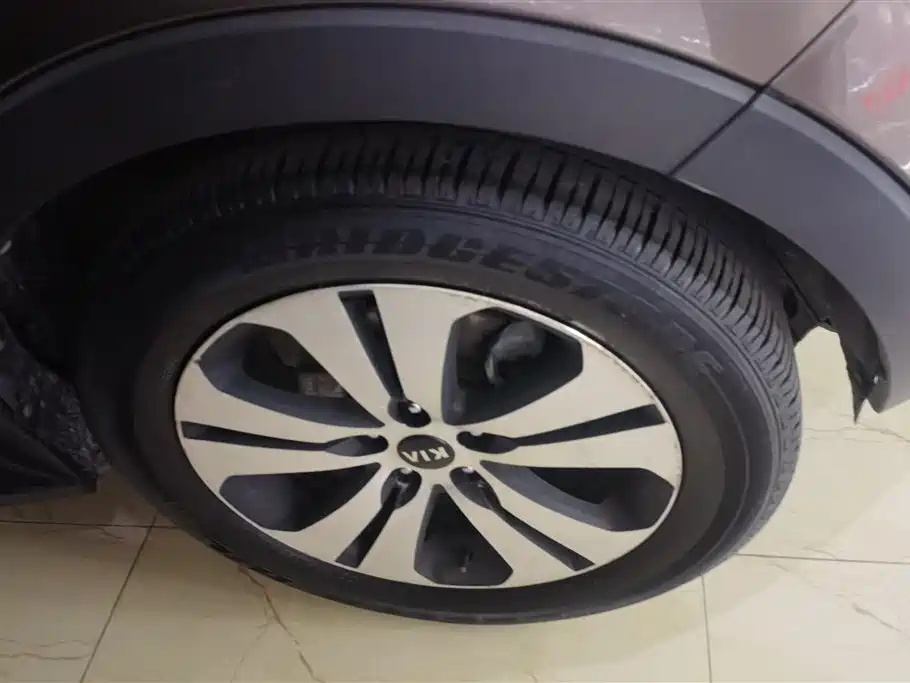 Kia Sportage 2014 2.0L Automatic 2WD DLX фото 6