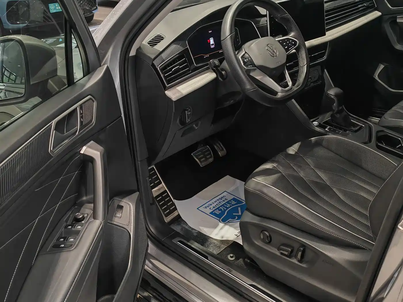 Volkswagen Tiguan L 2022 330TSI Auto 2WD R-Line Premium Edition фото 16