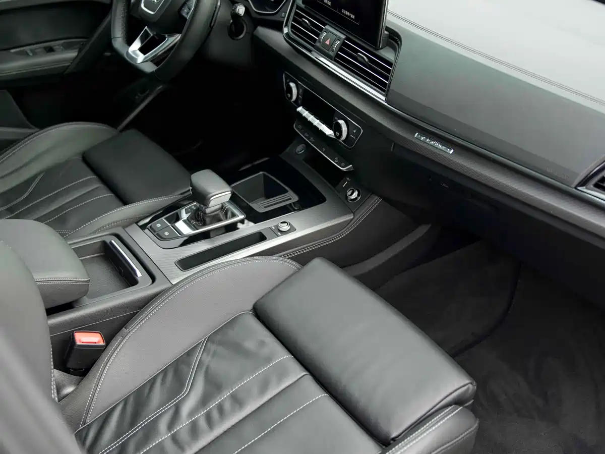 Audi Q5L 2023 40T Luxury Dynamic фото 11