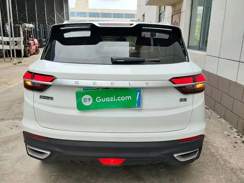 Фото 6 - Geely Binyue